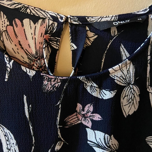 ONLY - blouse with flower design and side tie size 10 - Picture 2 of 6